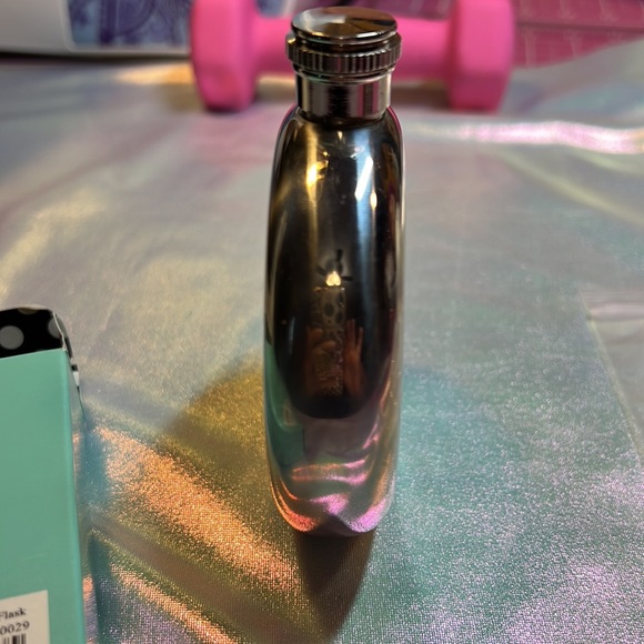 New, small Flask - Picture 6 of 11
